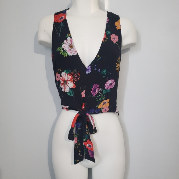 🏷Zara Sleeveless Shirt